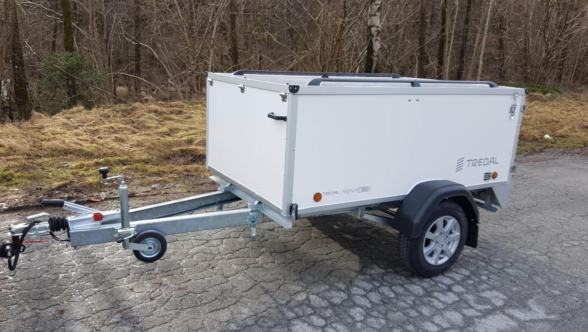 Hvit tilhenger fra Tredal