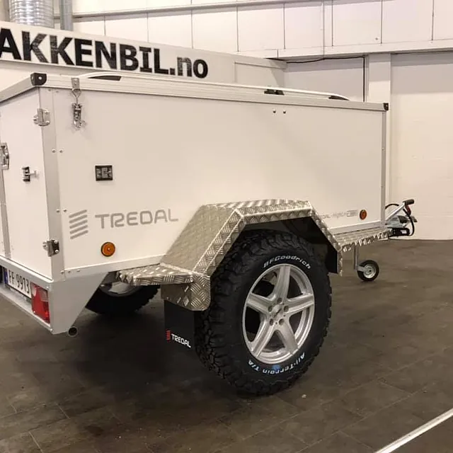 Tredal-henger med boksform og off-road-hjul